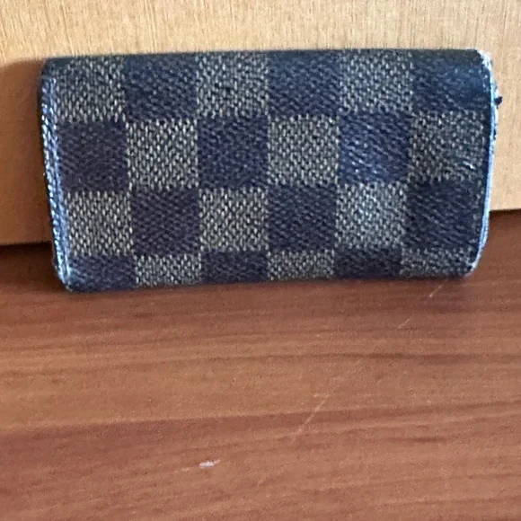 Louis Vuitton Damier Ebene Brown Checkered Key Holder Men or Women - Picture 10 of 16